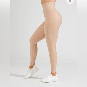 NWT ✨ BuffBunny Nubre Rosa Leggings - Beige Gold Bossy - small